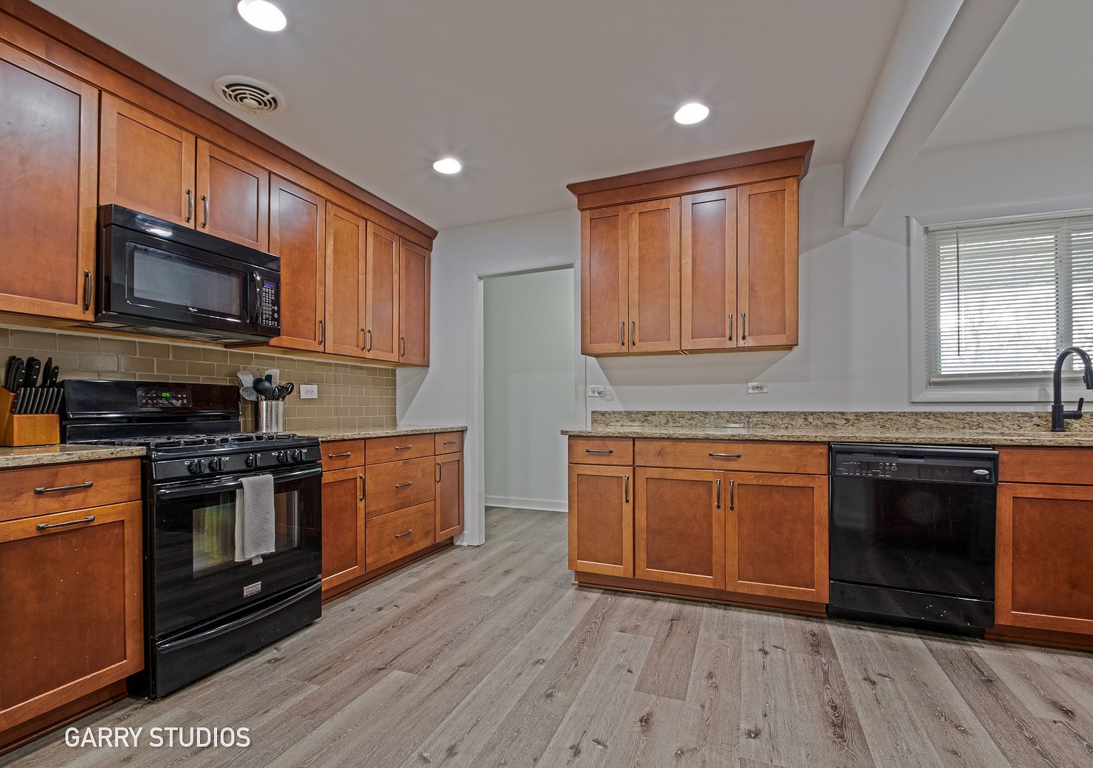 730 Ashley Ct Hoffman Estates, IL 60169 - Thumbnail 5