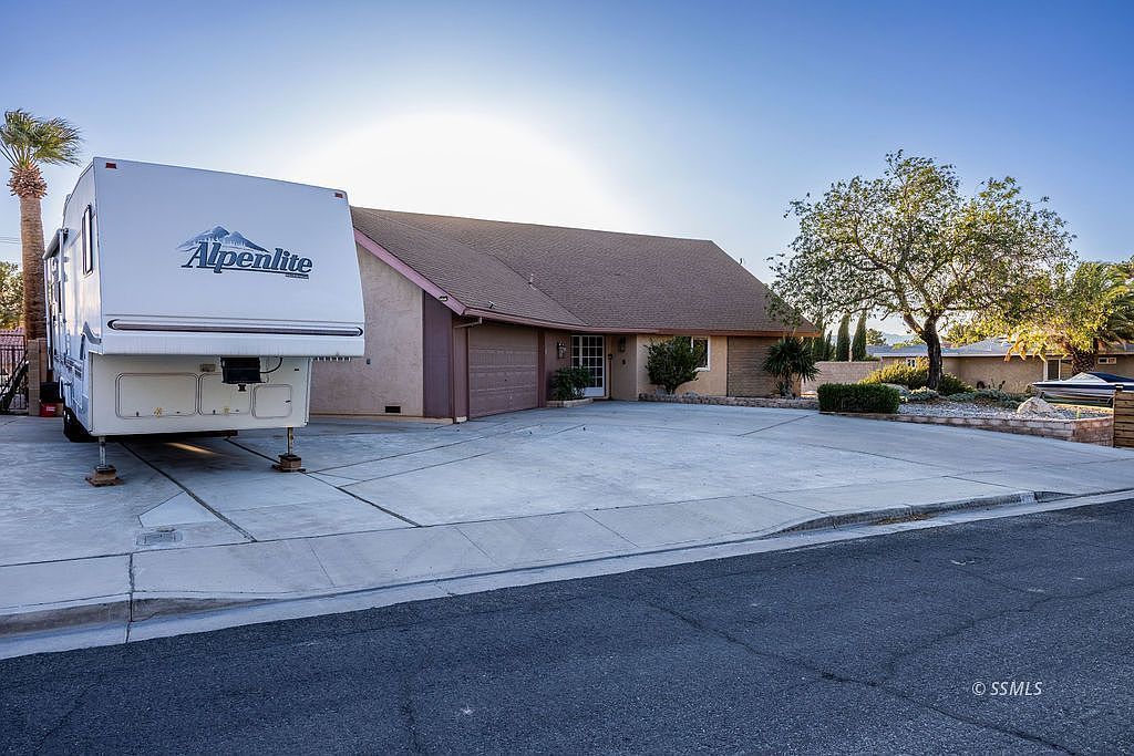 649 Randall St Ridgecrest, CA 93555 - Thumbnail 5