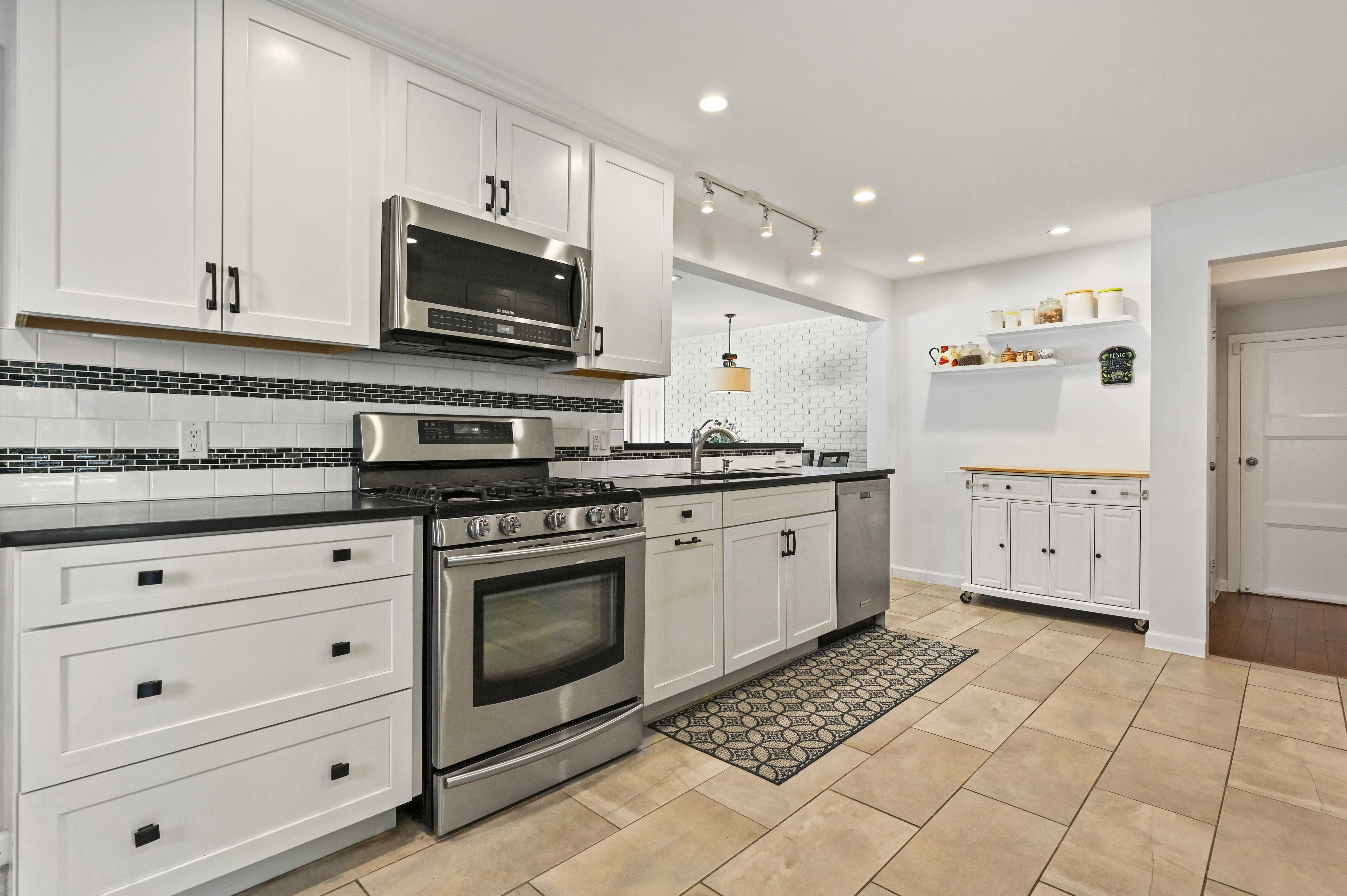 1069 Milburn Road, Valley Stream, NY, USA, 11580 - Thumbnail 5