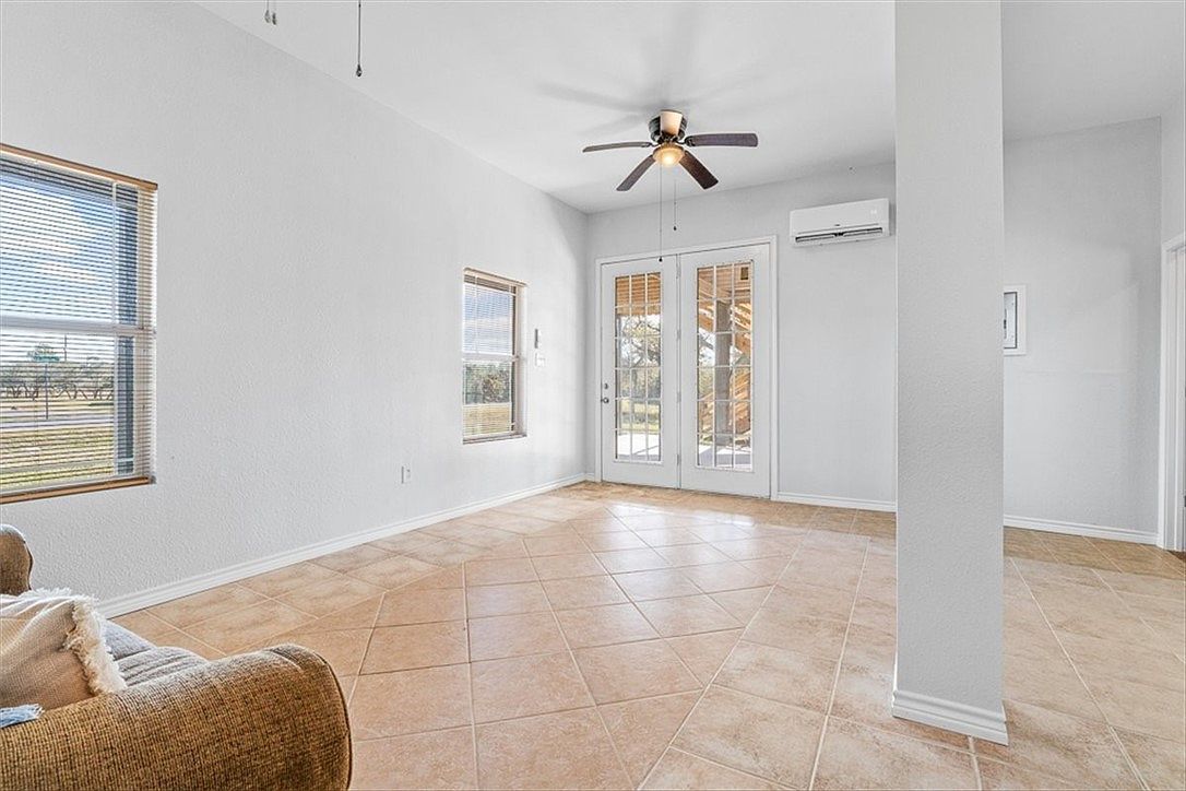 128 Saint Charles Loop W Rockport, TX 78382 - Thumbnail 5