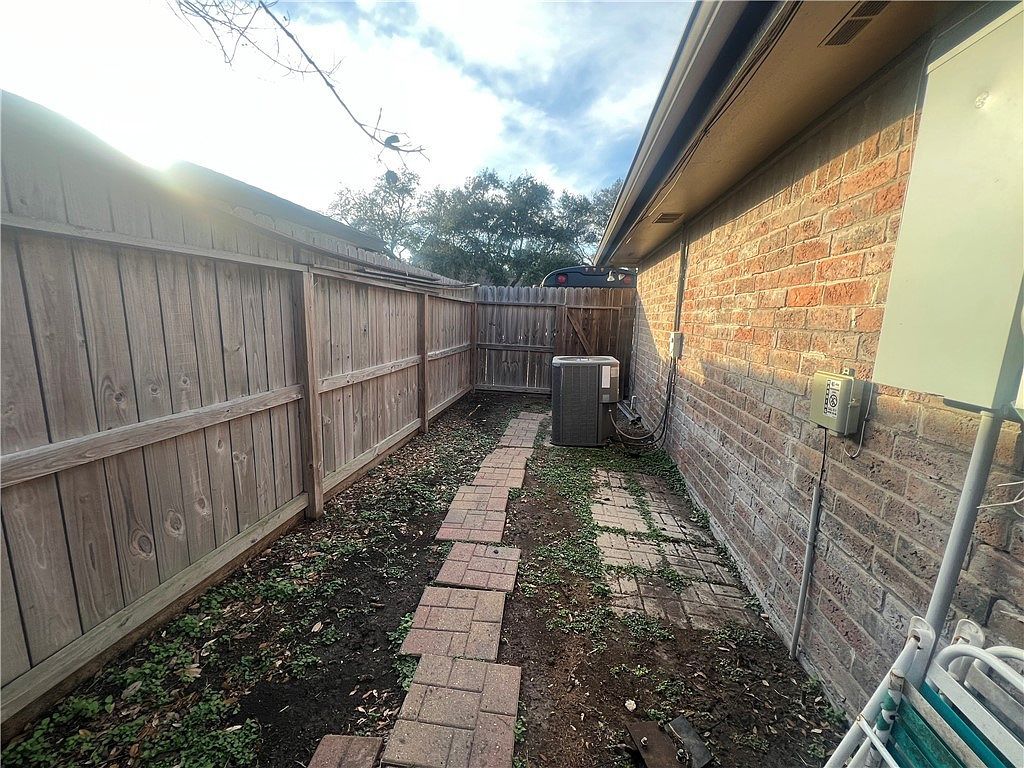 6042 Lost Creek Dr Corpus Christi, TX 78413 - Thumbnail 5