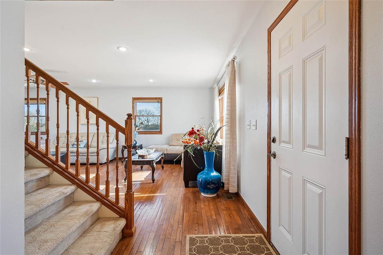 1164 Kyle Dr NE Iowa City, IA 52240 - Thumbnail 5