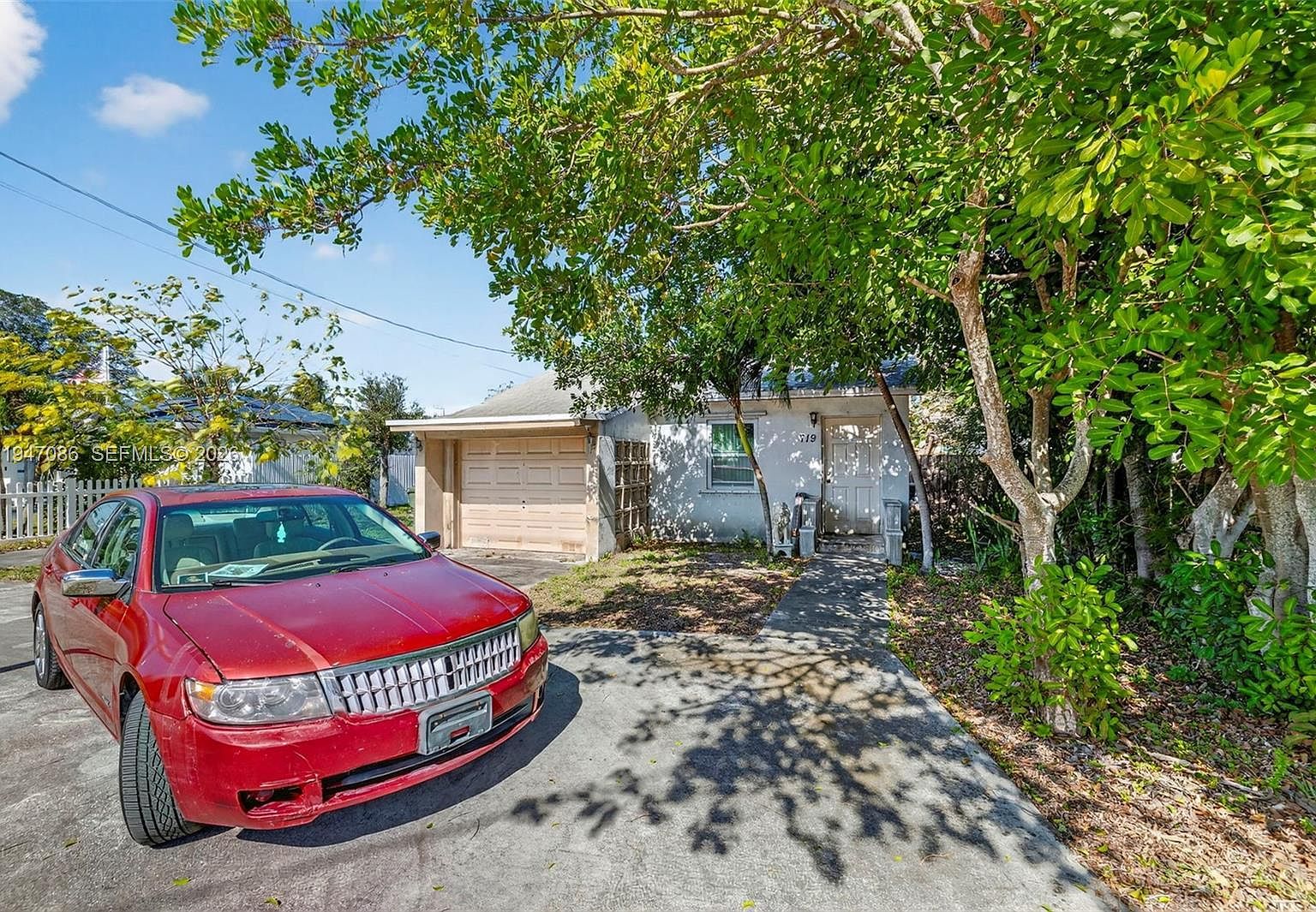 719 NE 37th St Oakland Park, FL 33334 - Thumbnail 5
