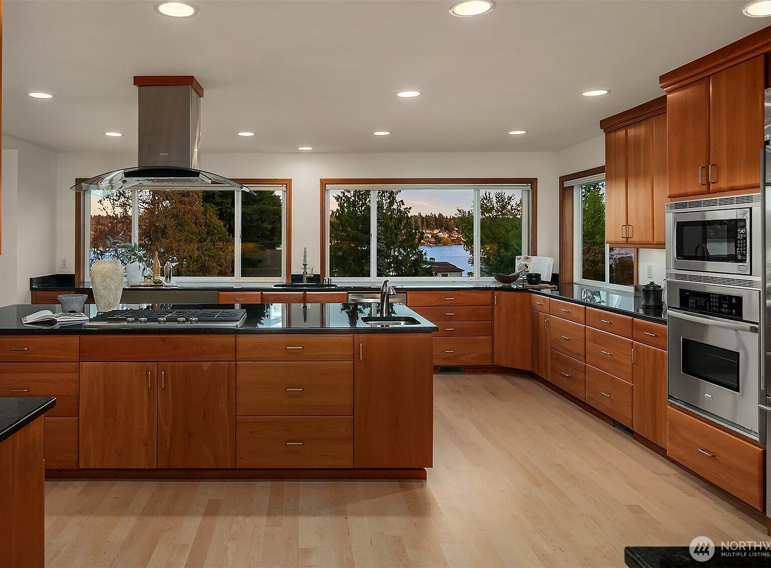 8533 NE Juanita Dr Kirkland, WA 98034 - Thumbnail 5