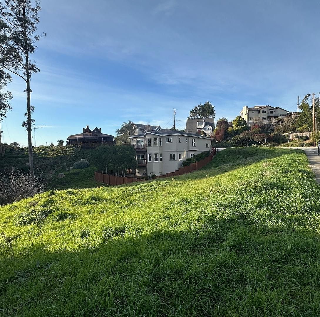 121 Lewis Ave El Granada, CA 94018 - Thumbnail 5