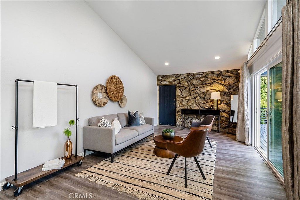 8657 Valley Flores Dr Canoga Park, CA 91304 - Thumbnail 5