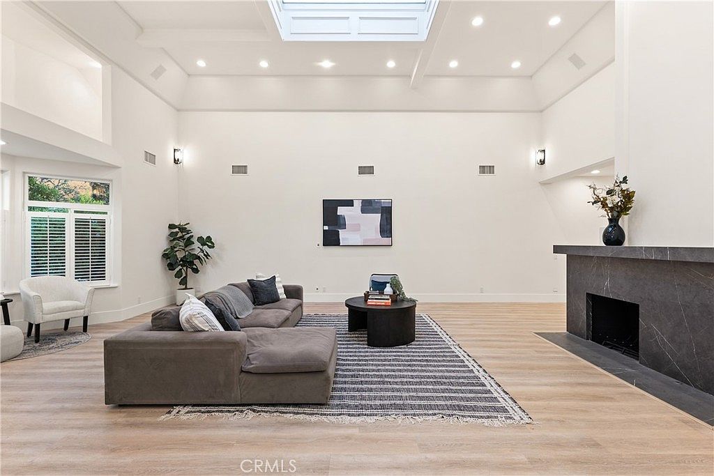 14713 Valleyheart Dr Sherman Oaks, CA 91403 - Thumbnail 5