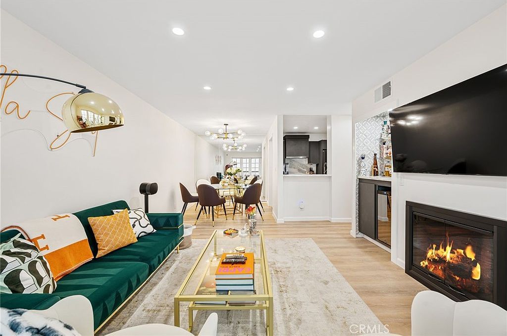 906 N Doheny Dr APT 318 West Hollywood, CA 90069 - Thumbnail 5