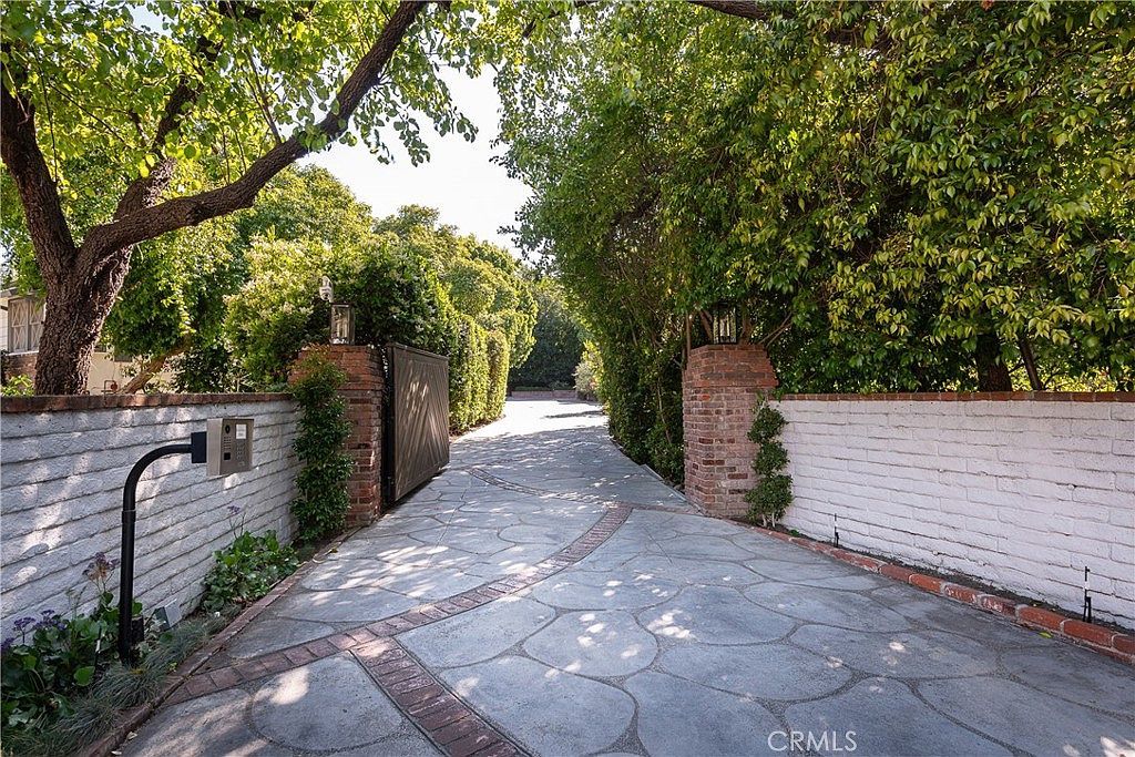 4851 Corbin Ave Tarzana, CA 91356 - Thumbnail 5