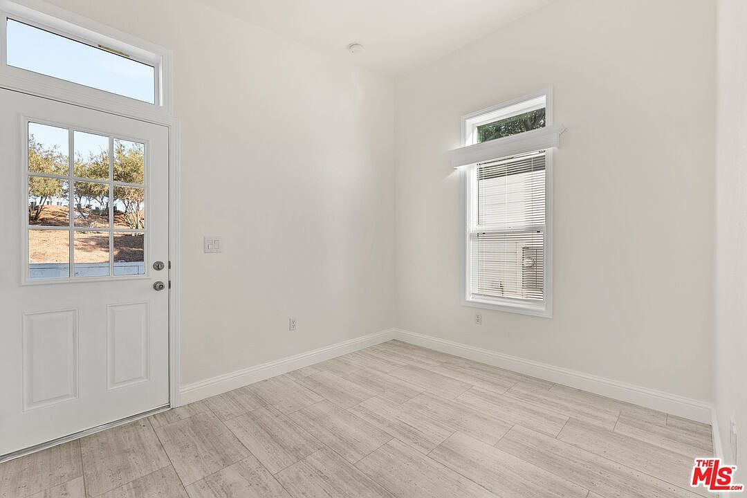 8250 Lankershim Blvd #185 North Hollywood, CA 91605 - Thumbnail 5