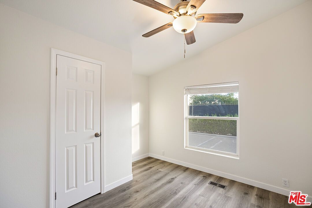 8250 Lankershim Blvd #33 North Hollywood, CA 91605 - Thumbnail 5