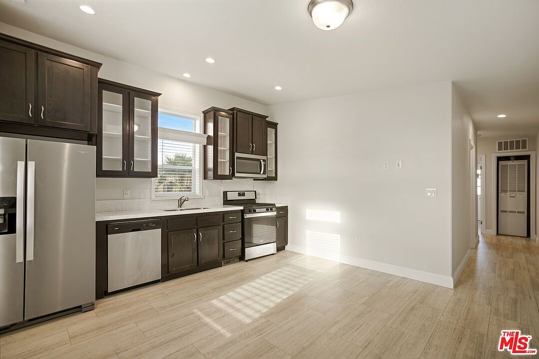 8250 Lankershim Blvd #196 North Hollywood, CA 91605 - Thumbnail 5