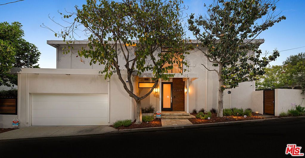 2608 Carman Crest Dr Los Angeles, CA 90068 - Thumbnail 5