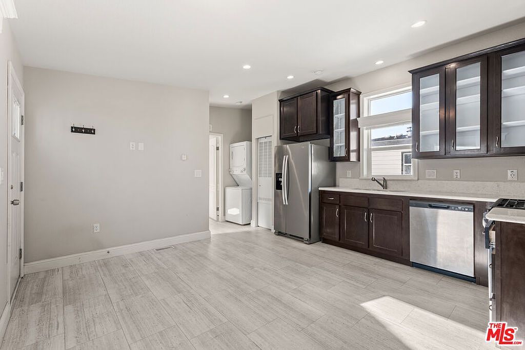 8250 Lankershim Blvd #130 North Hollywood, CA 91605 - Thumbnail 5