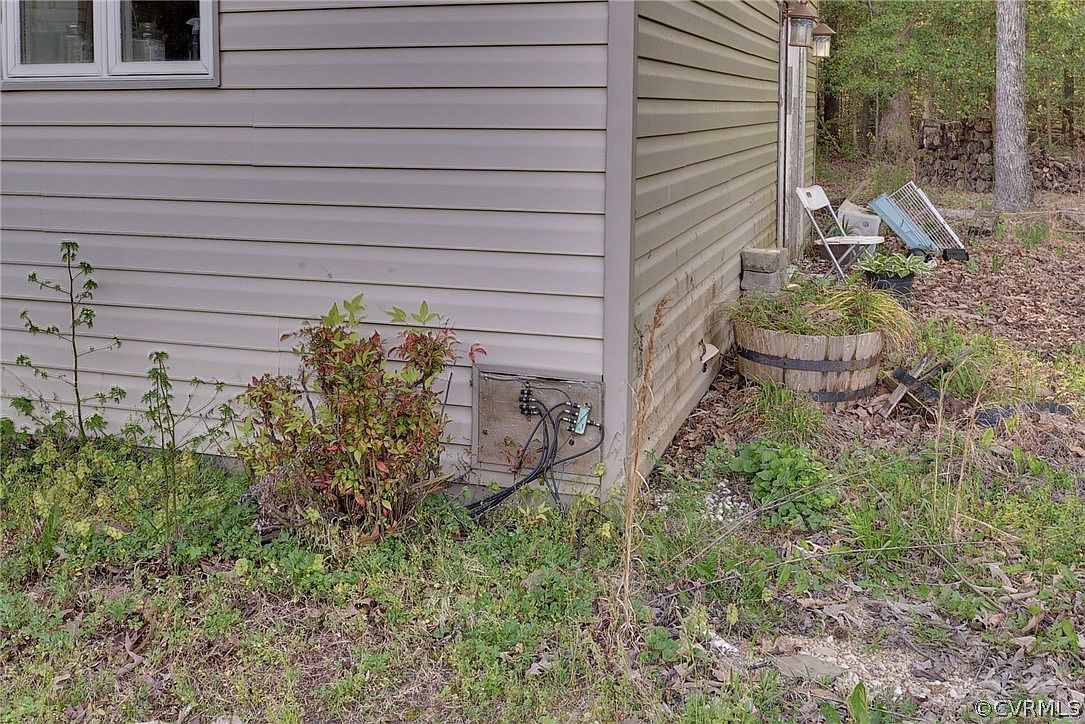 1708 Lewis B Puller Memorial Hwy Saluda, VA 23149 - Thumbnail 5