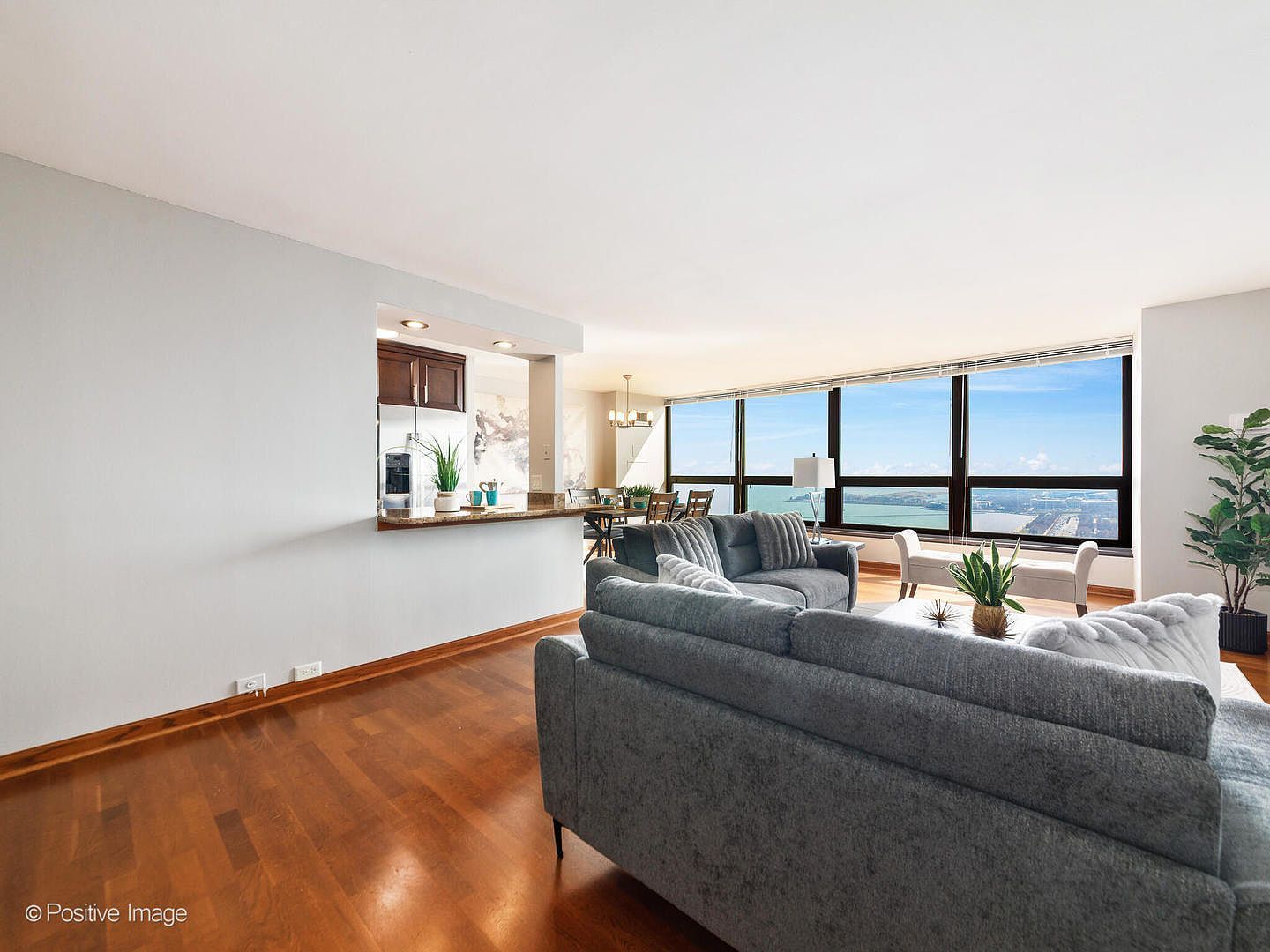 360 E Randolph St APT 3902 Chicago, IL 60601 - Thumbnail 5