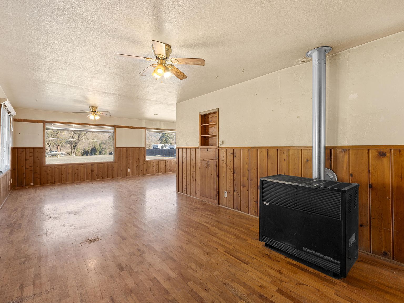 175 Rogue River Hwy Gold Hill, OR 97525 - Thumbnail 5