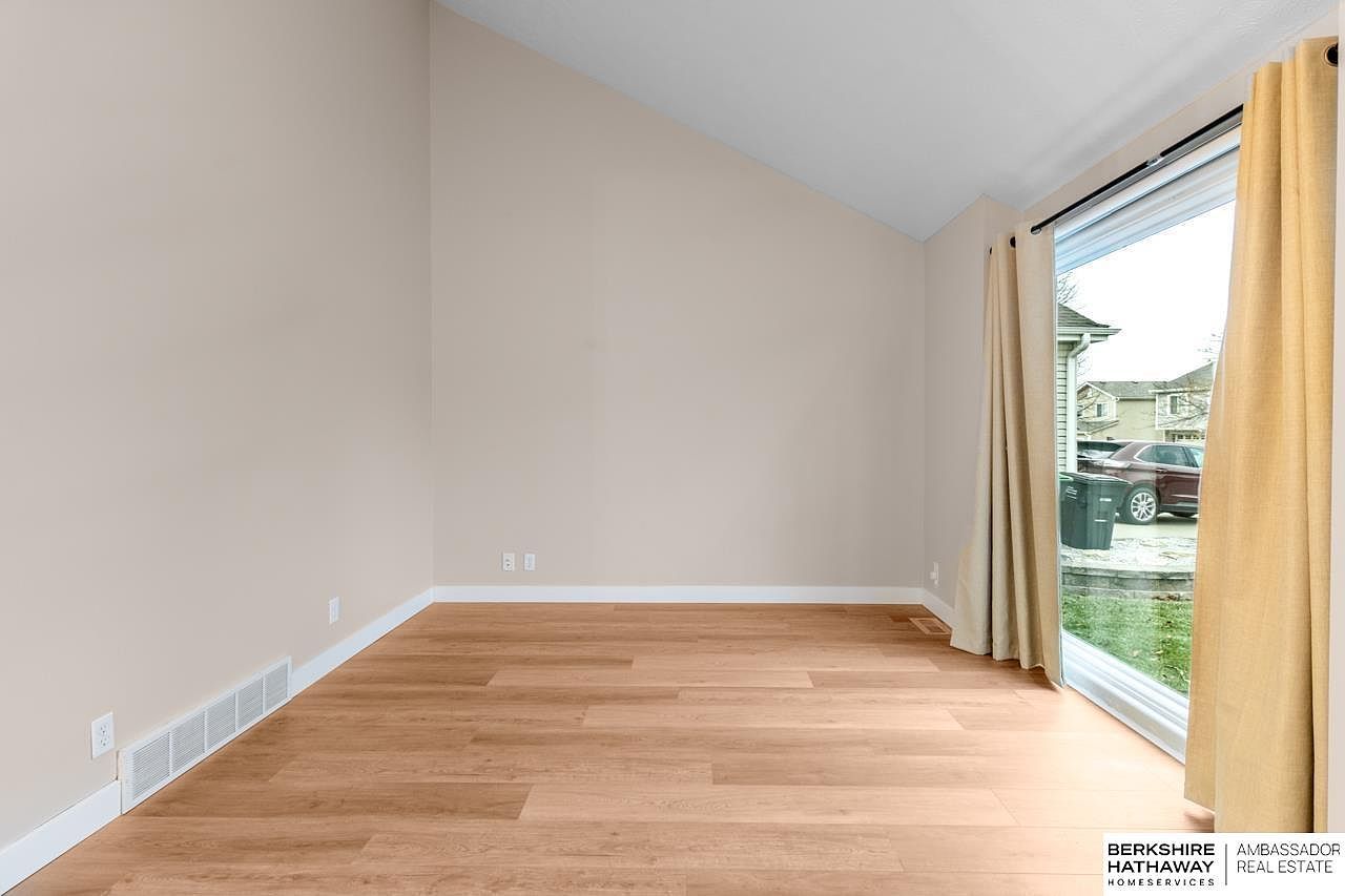 14518 Grand Ave Omaha, NE 68116 - Thumbnail 5