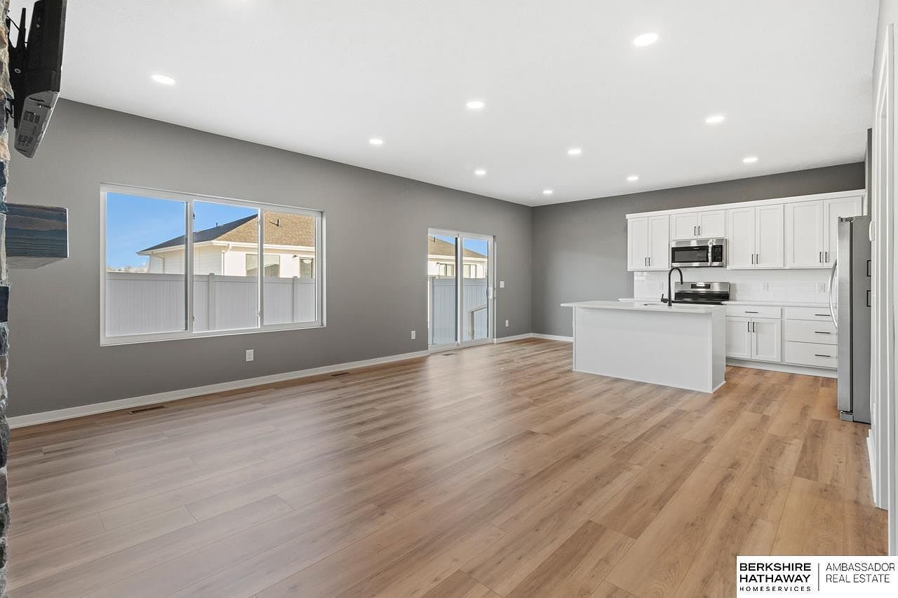 14812 Willow St Bennington, NE 68007 - Thumbnail 5