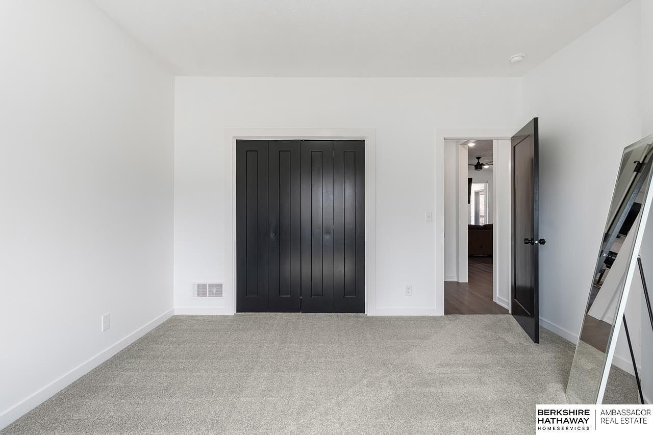 5838 N St Omaha, NE 68117 - Thumbnail 5