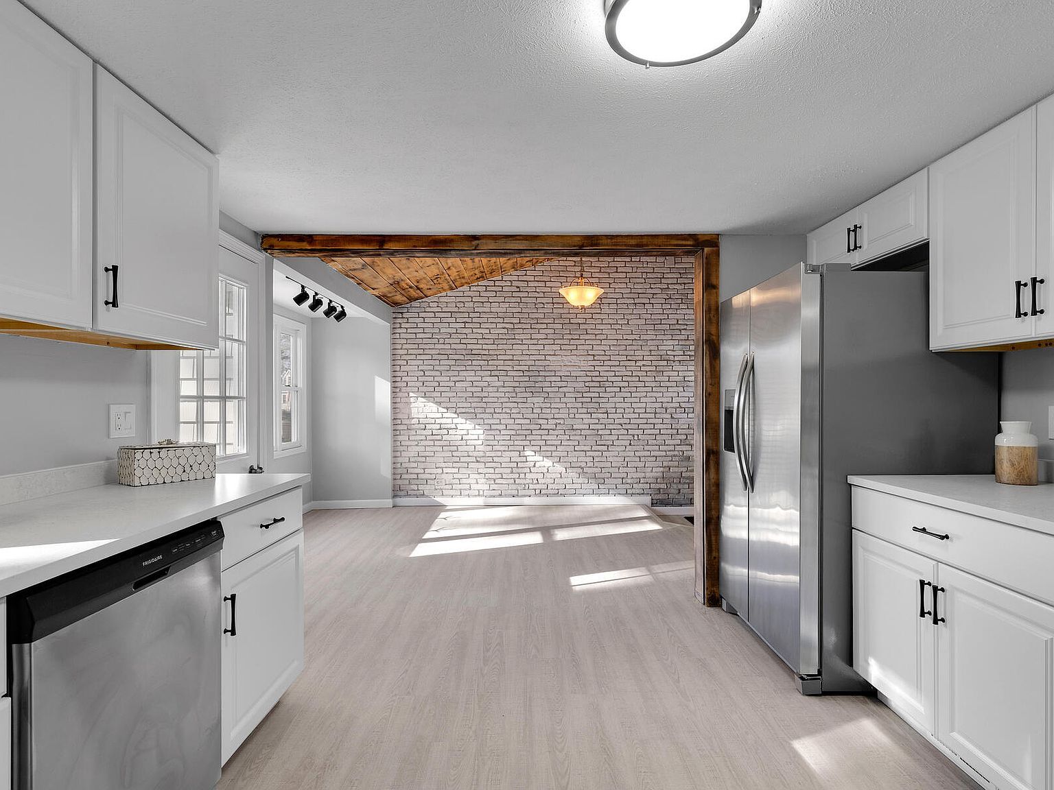 17 Fresh Pond Cir Plymouth, MA 02360 - Thumbnail 5