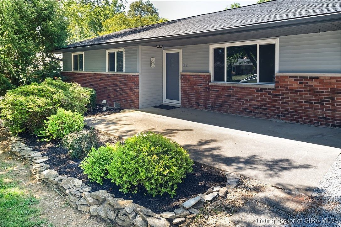 808 Locust St Salem, IN 47167 - Thumbnail 5