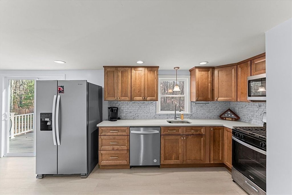 198 Elm St Pembroke, MA 02359 - Thumbnail 5