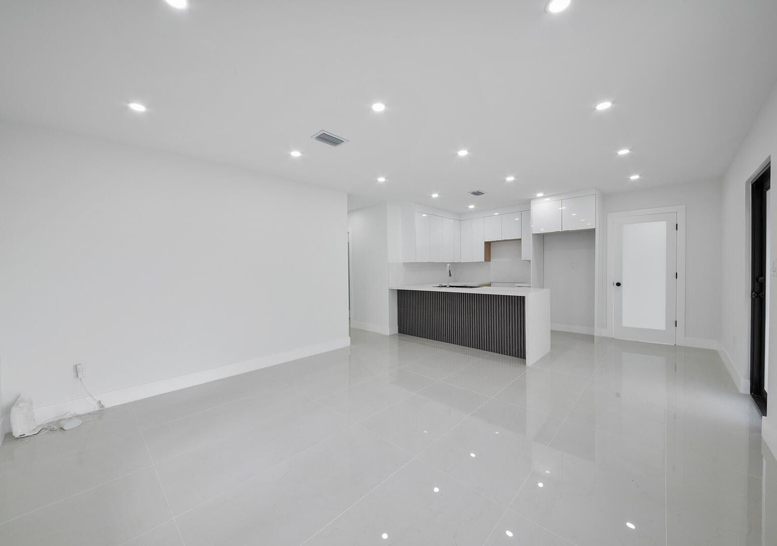 860 NW 70th St Miami, FL 33150 - Thumbnail 5