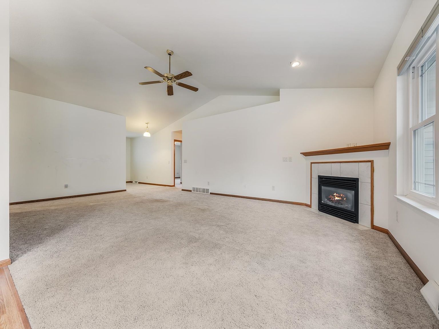 2290 Patriot Ln UNIT B Oshkosh, WI 54904 - Thumbnail 5