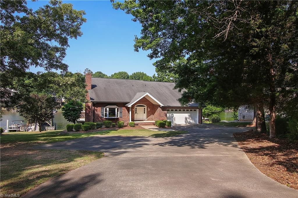 378 Shoreline Dr New London, NC 28127 - Thumbnail 5