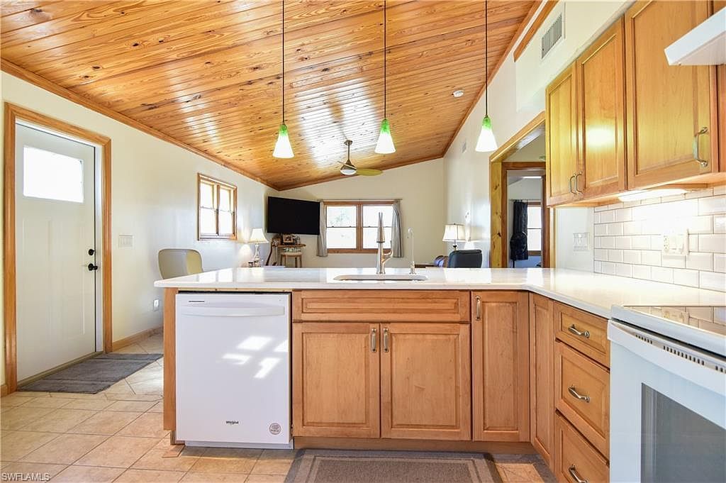 150 Pearl St Fort Myers Beach, FL 33931 - Thumbnail 5