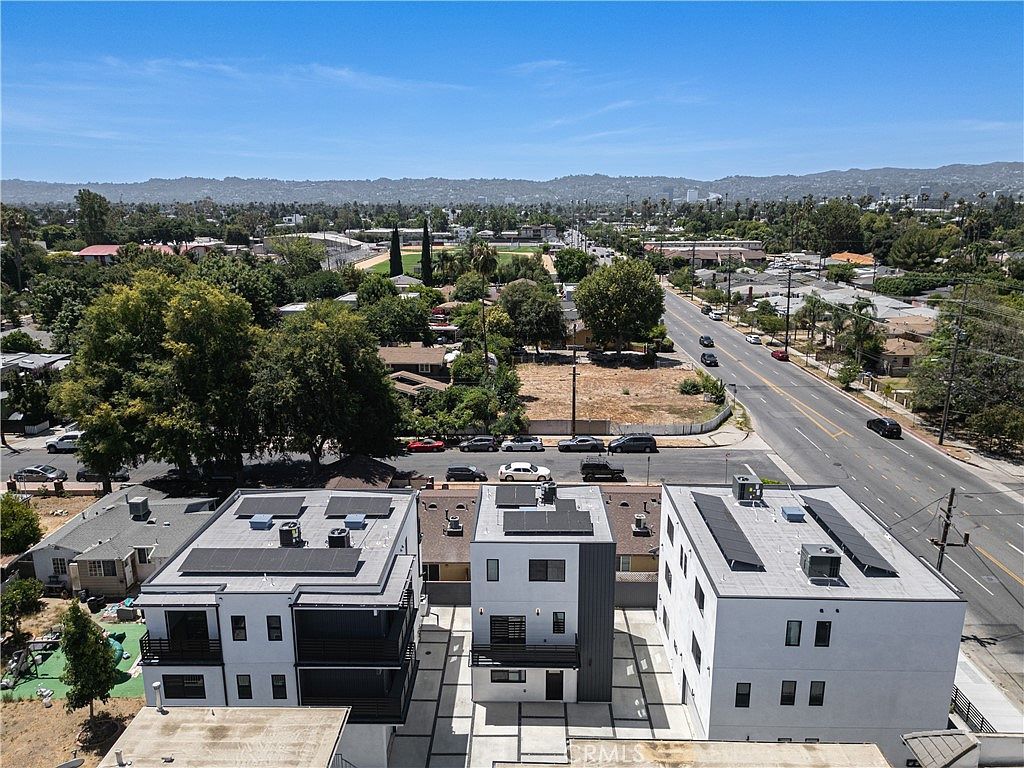 6704 Kester Ave Van Nuys, CA 91405 - Thumbnail 5