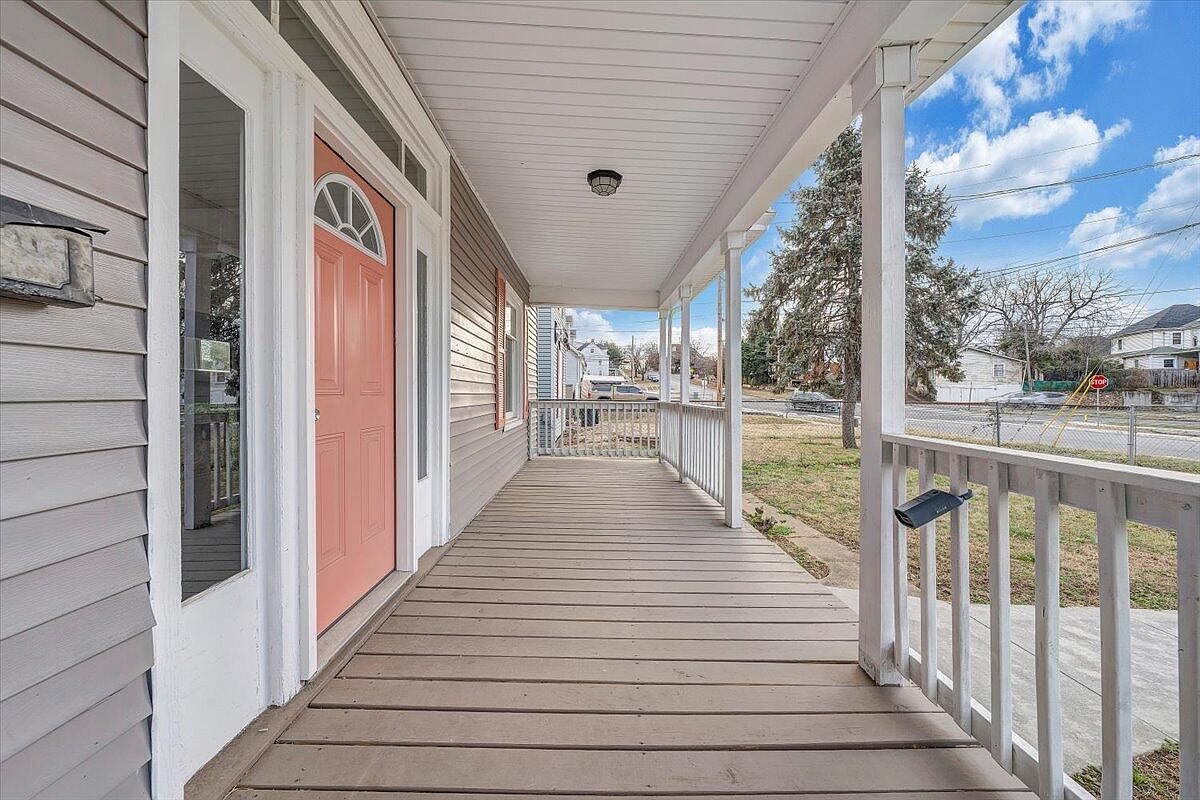 909 Highland Ave SE Roanoke, VA 24013 - Thumbnail 5