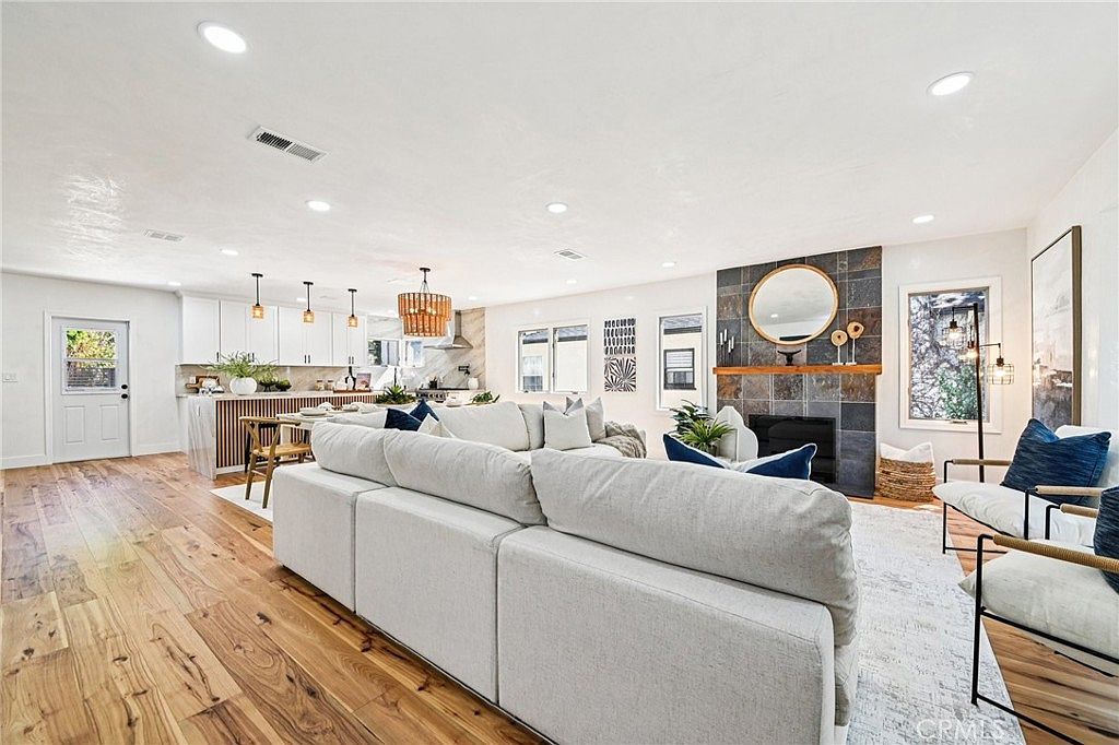 8454 Naylor Ave Los Angeles, CA 90045 - Thumbnail 5