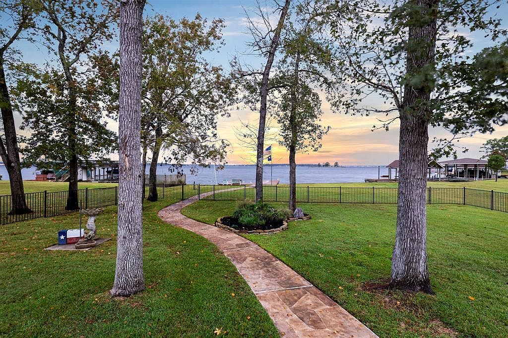 9505 Escondido Dr Willis, TX 77318 - Thumbnail 5