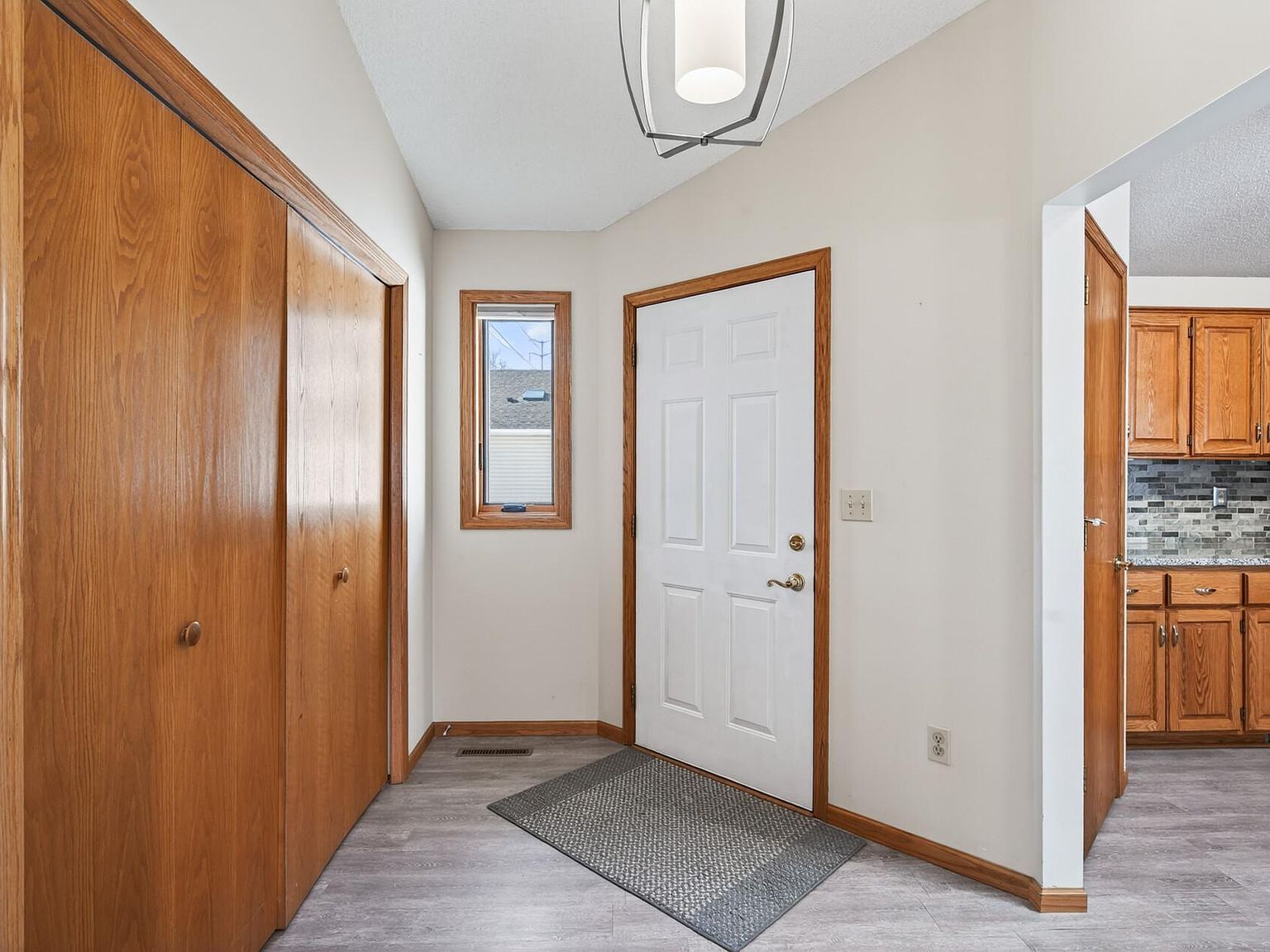 9129 Windsor Ter Minneapolis, MN 55443 - Thumbnail 5