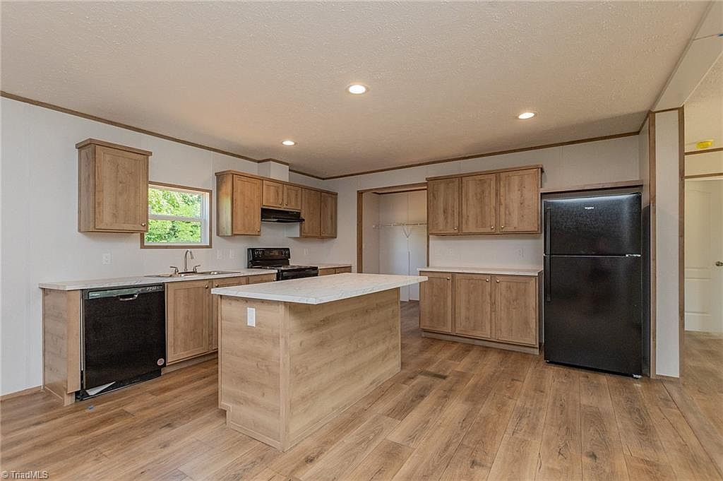 2064 Hatties Way Hamptonville, NC 27020 - Thumbnail 5