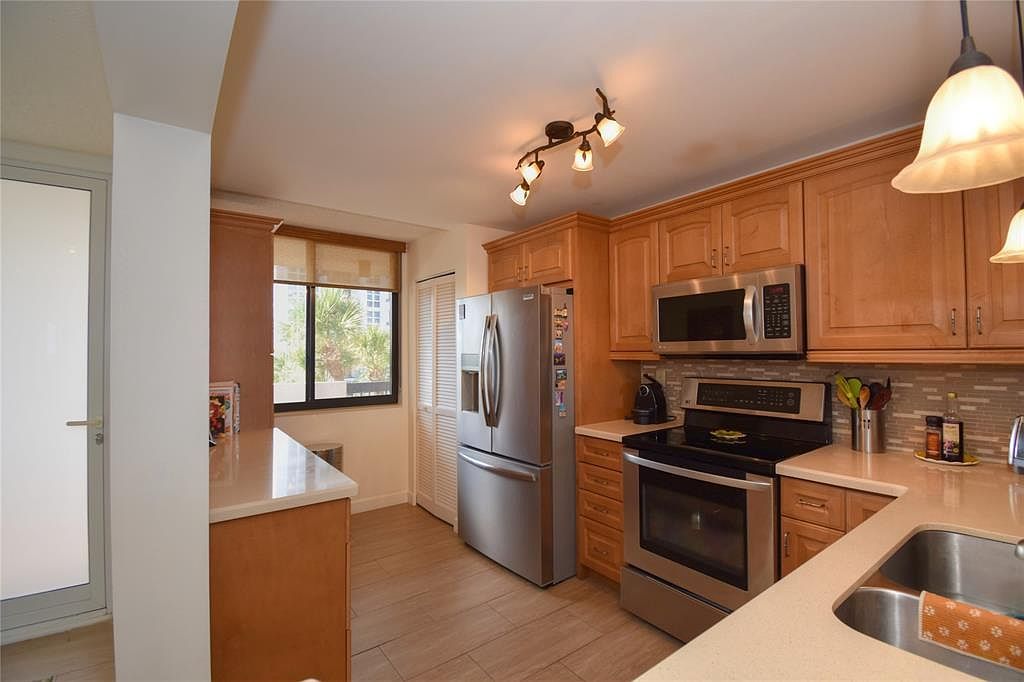 510 N Ocean Blvd APT 303 Pompano Beach, FL 33062 - Thumbnail 5