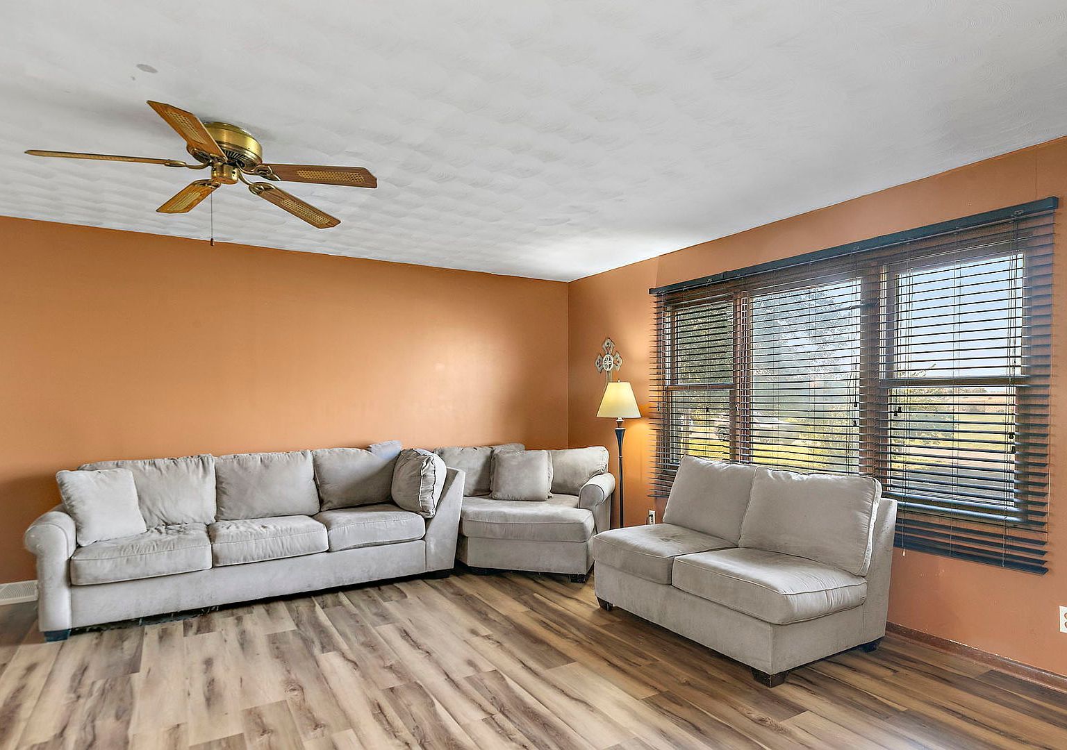 19474 Hahn Rd Dekalb, IL 60115 - Thumbnail 5