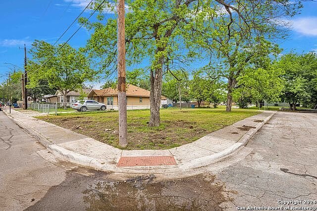 4262 W Cesar E Chavez Blvd #1&2 San Antonio, TX 78237 - Thumbnail 5