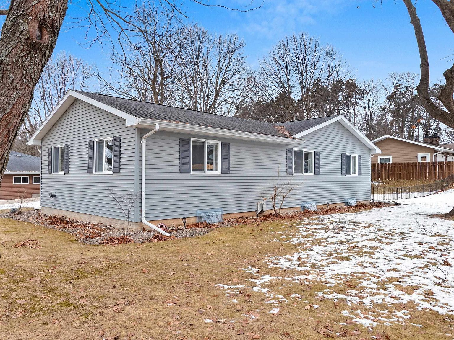 828 E Robin Ln Shawano, WI 54166 - Thumbnail 5
