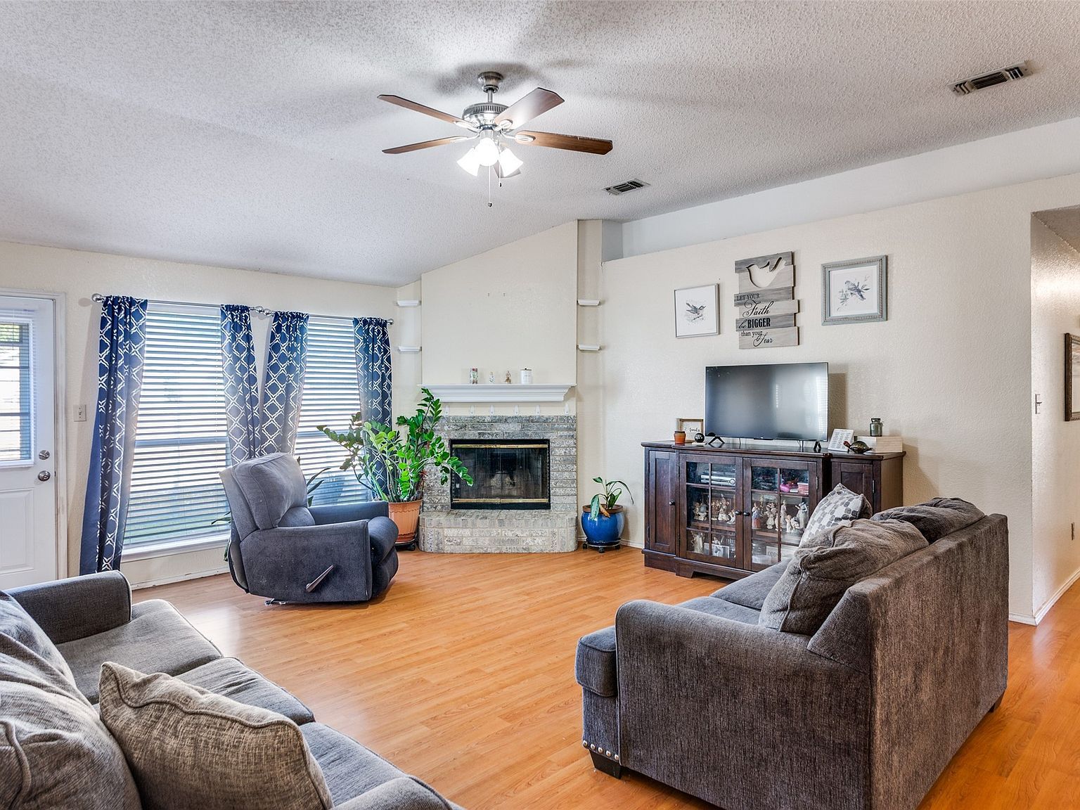 2811 Monthaven Dr Arlington, TX 76001 - Thumbnail 5