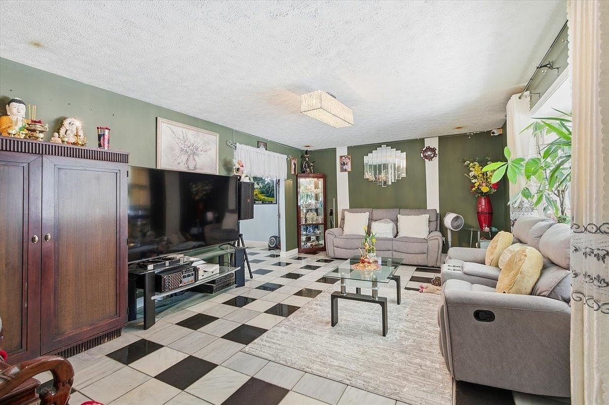 240 N Brownell Rd Williston, VT 05495 - Thumbnail 5