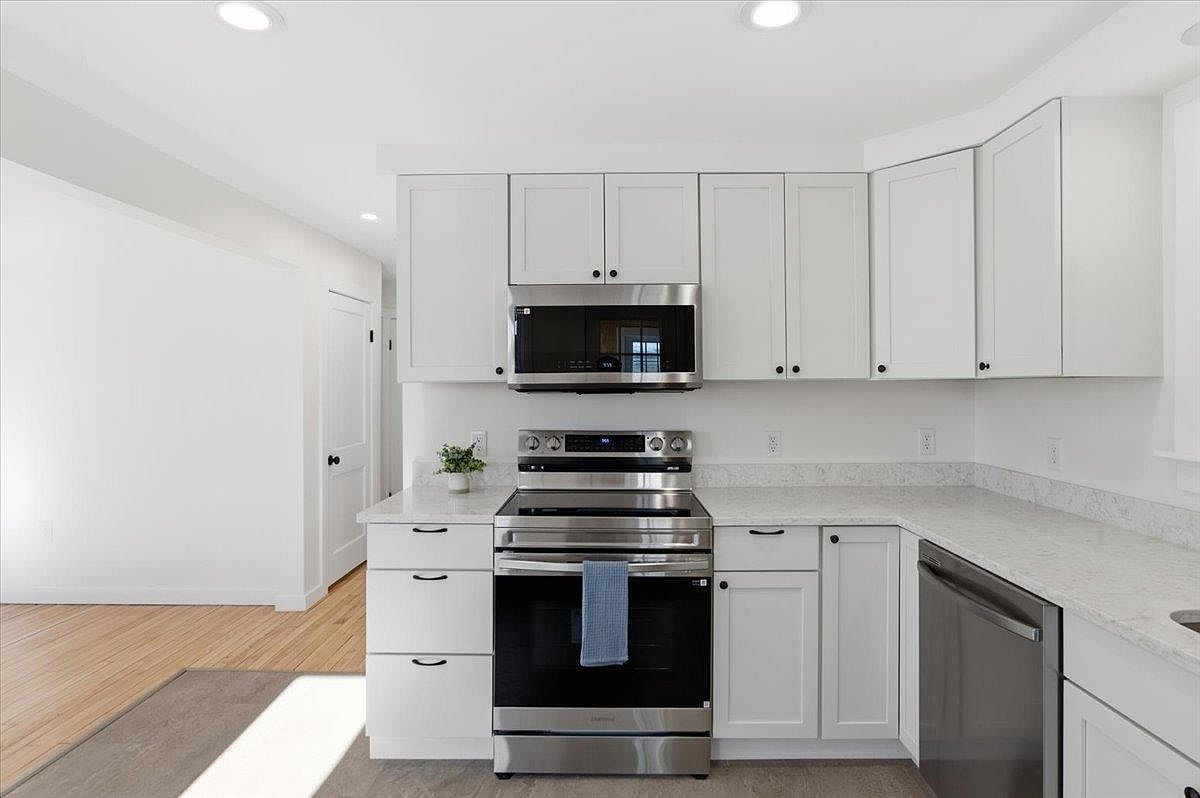 1960 North Ave Burlington, VT 05408 - Thumbnail 5