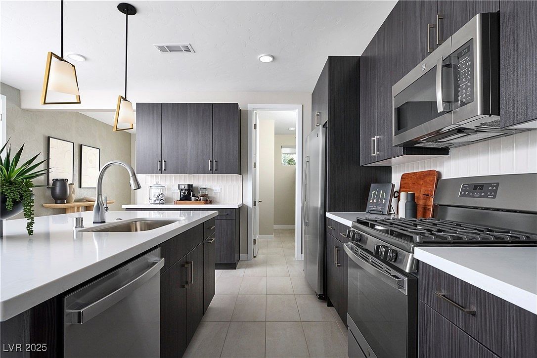 1204 Crimson Sunbird Ave North Las Vegas, NV 89084 - Thumbnail 5