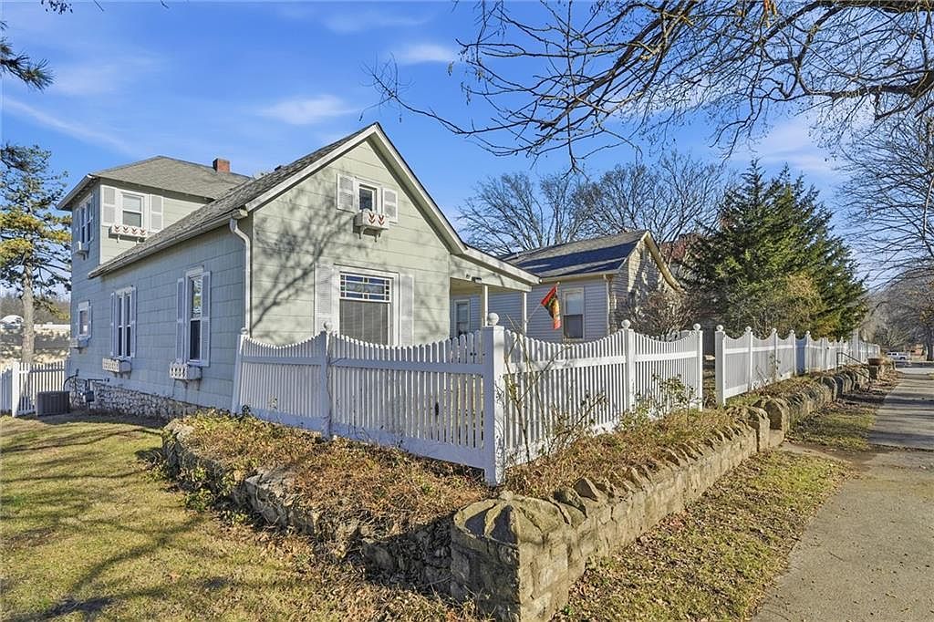 414 Pine St Leavenworth, KS 66048 - Thumbnail 5