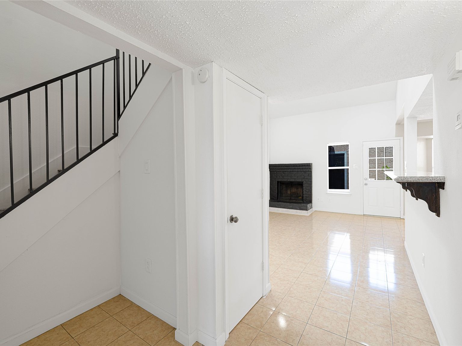 1837 Amber Ln Carrollton, TX 75007 - Thumbnail 5