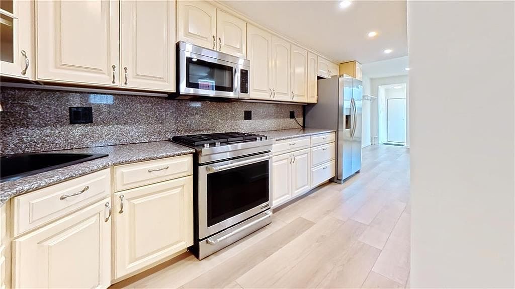 2076 Coyle St Brooklyn, NY 11229 - Thumbnail 5