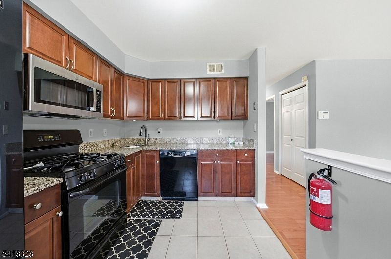 809 Porter Way Bridgewater, NJ 08807 - Thumbnail 5