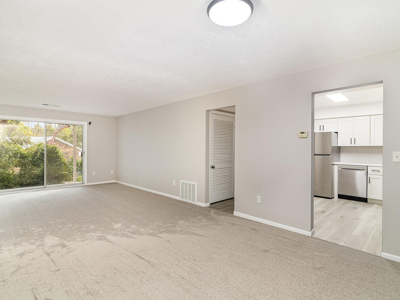 1345 Crestridge Ln APT 102 Eagan, MN 55123 - Thumbnail 5